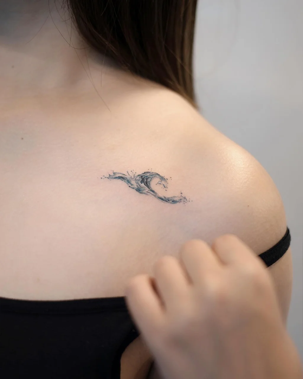 Wave Art Collarbone Tattoos for Women
