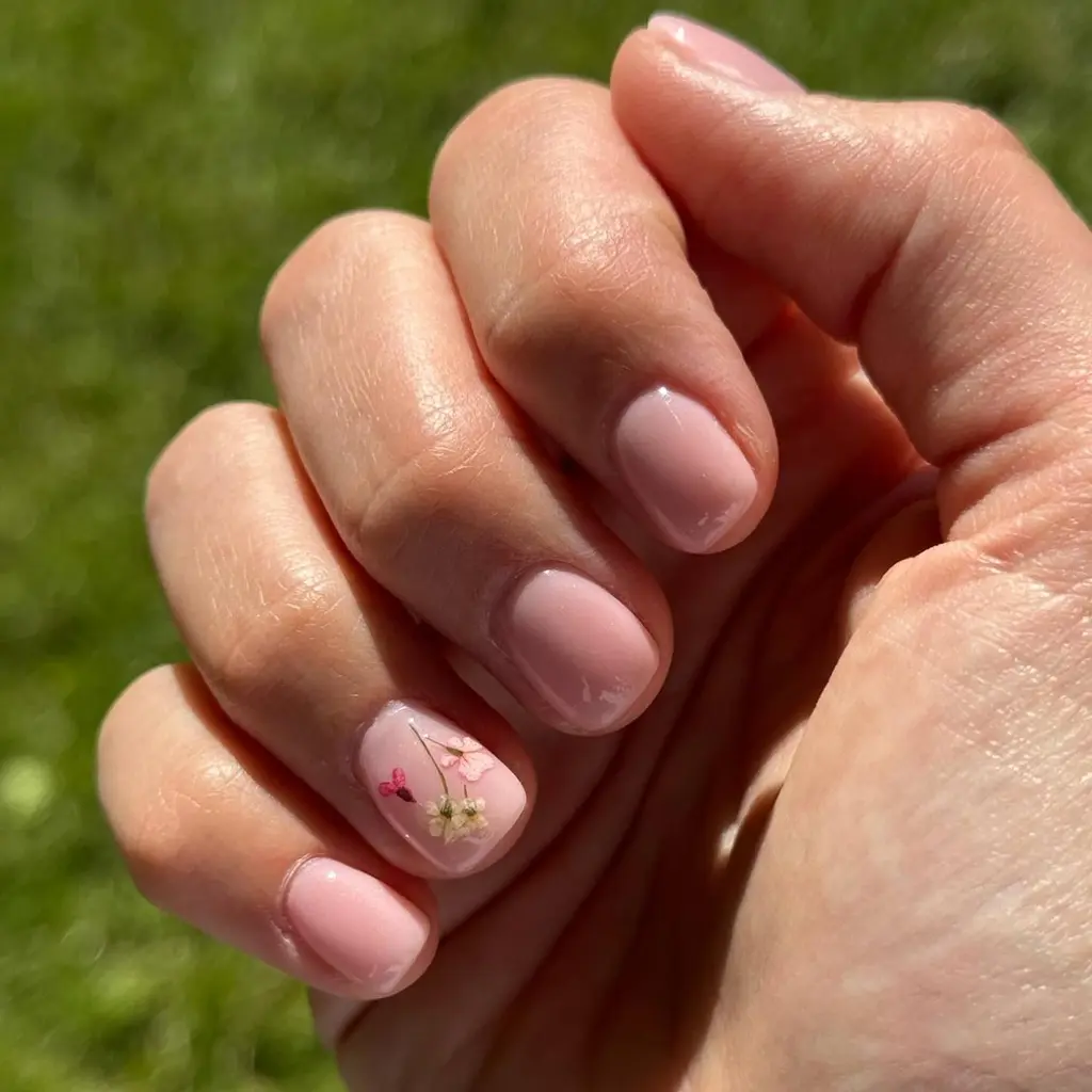 Dried Flower Summer Nails
