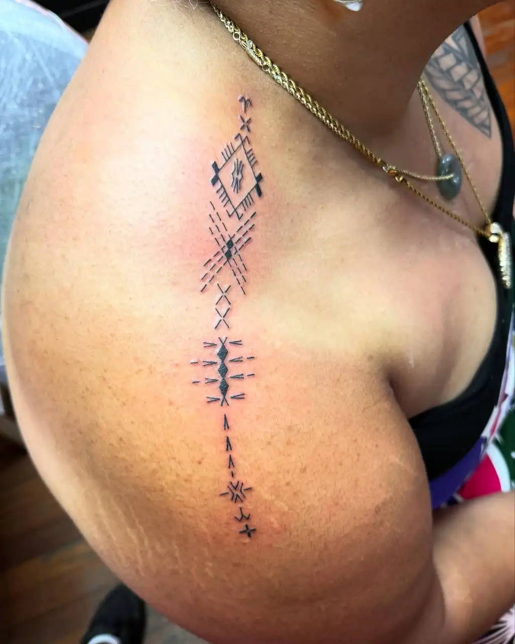 Geometric Tribal Pattern Shoulder Tattoos for Women