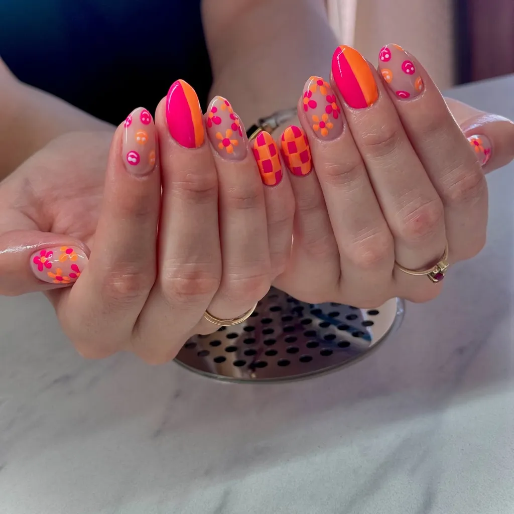 Retro Bloom Orange Nails