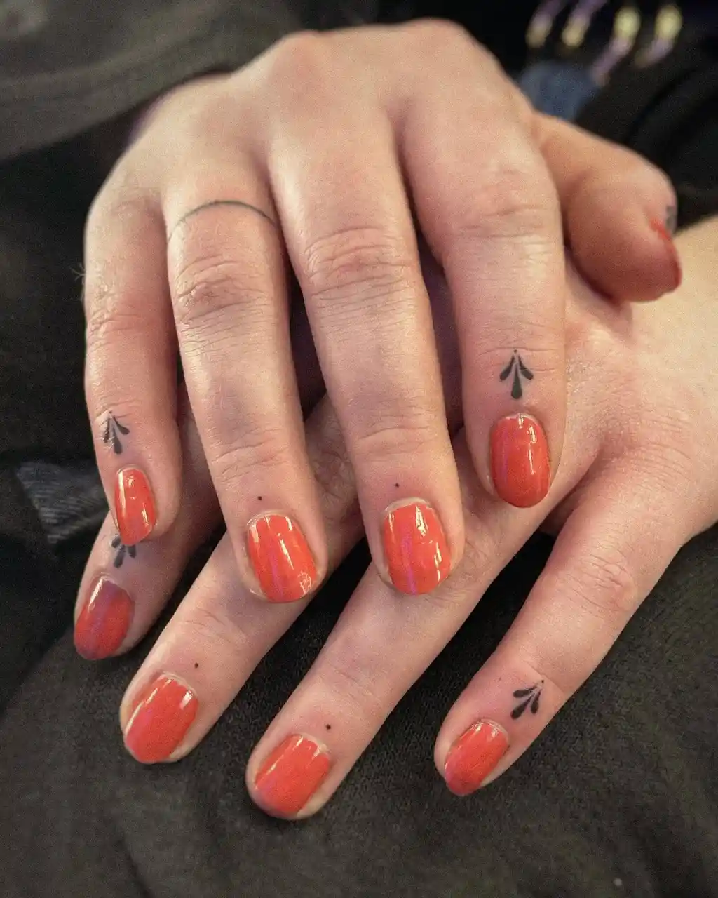 Dot & Leaf Finger Tattoos for Women