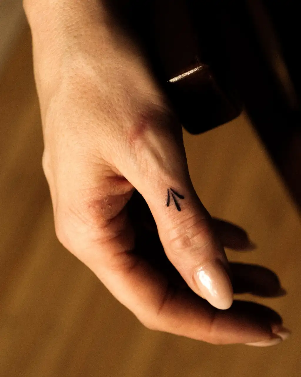 Arrow Finger Tattoos for Women